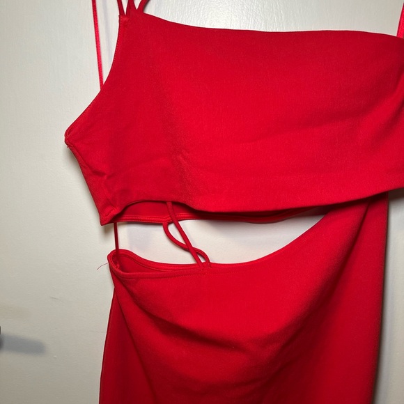 Red dress - Picture 2 of 4